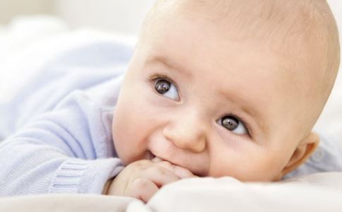 宝宝断奶中期 宝宝不吞咽食物 宝宝的饭量不见长