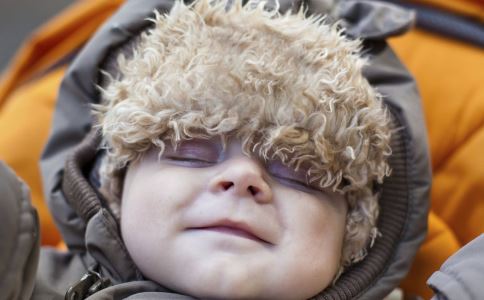 防冻伤或感冒 冬季怎样为宝宝保暖