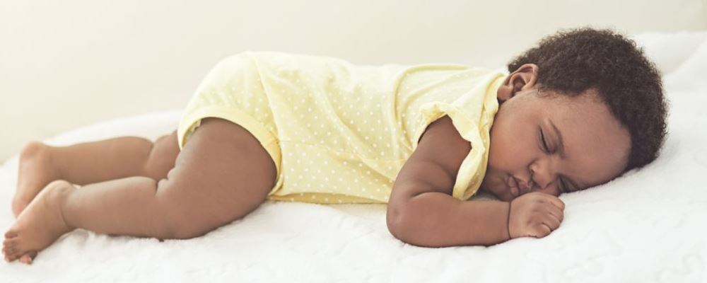 宝宝为什么晚上睡觉容易惊醒 宝宝晚上睡觉易惊醒的原因 婴儿睡觉容易惊醒是怎么回事