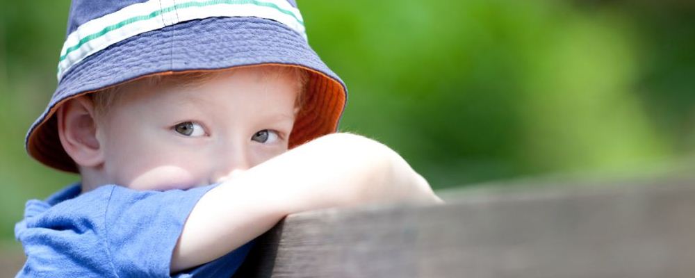 儿童频繁眨眼睛怎么回事 儿童频繁眨眼睛是什么原因 儿童频繁眨眼睛怎么办