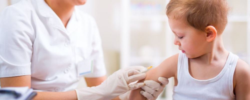 宝宝接种疫苗时需要注意什么 宝宝后需要注意什么 宝宝接种疫苗后需要注意的问题