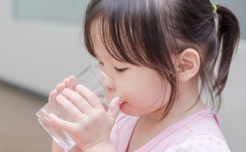 儿童缺水可影响学习成绩 儿童每天应喝多少水