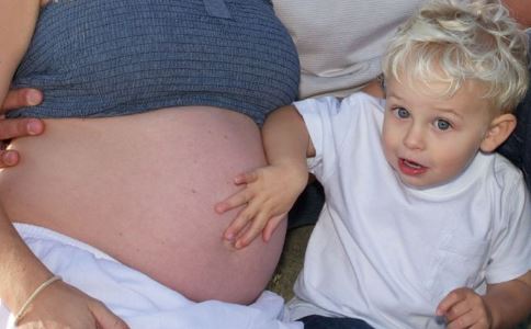 五种方法帮宝宝巧退烧