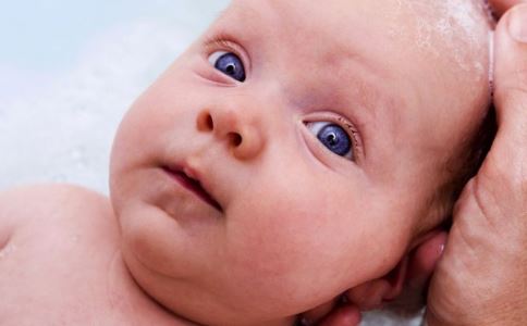 刚出生的宝宝长牙 刚出生的宝宝 刚出生宝宝护理