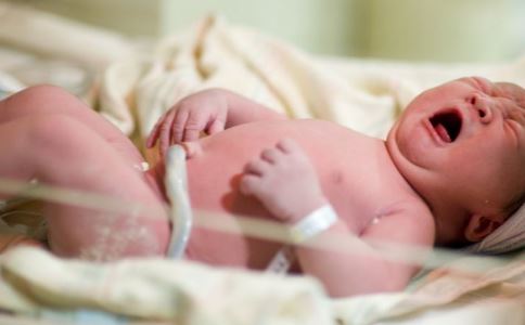 新生儿脐带如何护理 宝宝脐带发炎了怎么办 新生儿脐带发炎怎么办