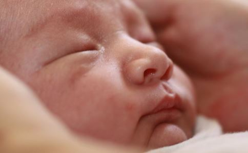 新生儿如何护理 新生儿护理常识 新生儿怎么护理
