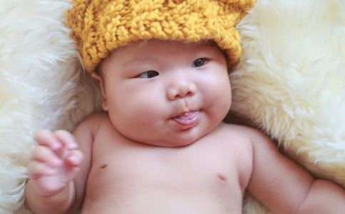 添加辅食不及时会给宝宝造成什么危害 宝宝多大时应该添加辅食 添加辅食有什么作用