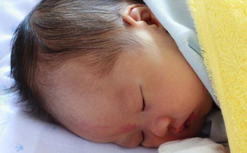 新生儿如何护理 新生儿护理方法 新生儿护理注意事项