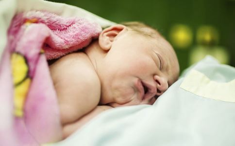 新生儿便秘 按摩帮助治疗