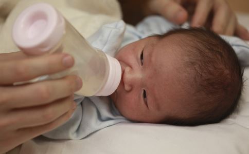 新生儿母乳性黄疸 需要停喂母乳吗