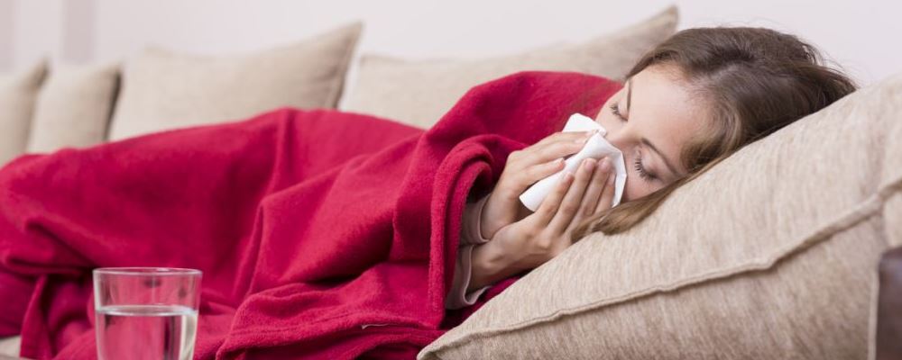 秋季坐月子感冒了怎么办才好 坐月子感冒的治疗方法 秋季坐月子感冒的解决方法