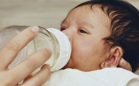 初生婴儿喝什么奶粉