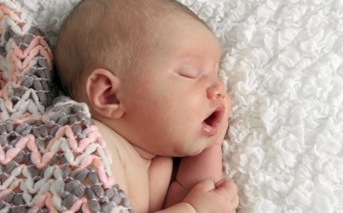 婴儿抚触的相关问题 解析婴儿抚触的疑惑 婴儿抚触的常见问题有哪些