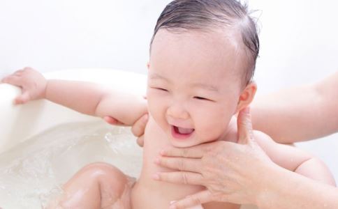 如何挑选宝宝奶粉 什么奶粉最适合宝宝 奶粉是否适合宝宝