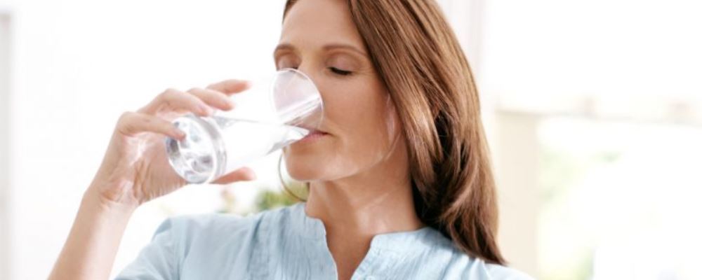 哺乳期发烧可以喂奶吗 哺乳期发烧多少度不能喂奶 哺乳期发烧39度能喂奶吗