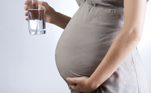 孕妈过量服用蛋白粉会致胎儿不长！