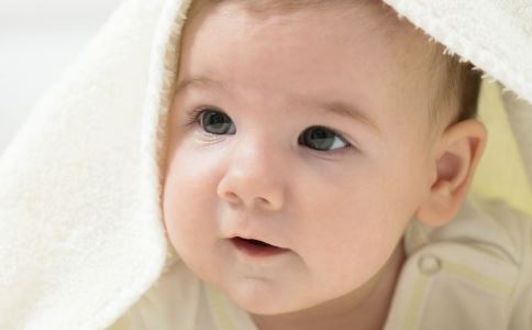 如何正确给宝宝挑选润唇膏 宝宝用什么儿童唇膏 儿童唇膏怎么挑选