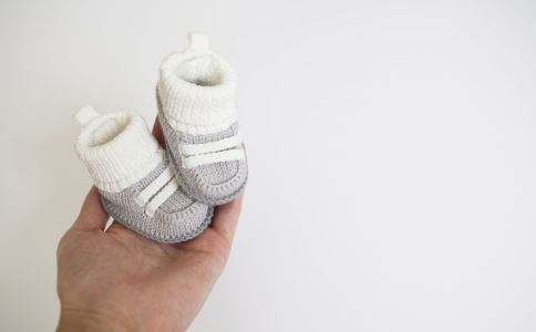 宝宝挑选鞋子有什么讲究 如何为宝宝挑选合适的鞋子 为宝宝挑选鞋子的注意事项