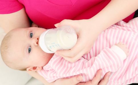 宝宝吃奶粉上火是什么原因 宝宝吃奶粉上火怎么办 宝宝吃奶粉上火的解决方法