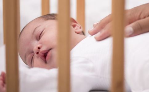 宝宝白天睡的少怎么办 宝宝白天睡的少 宝宝睡觉