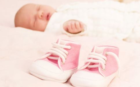 宝宝换尿布要注意什么 宝宝换尿布注意事项 宝宝该如何换尿布