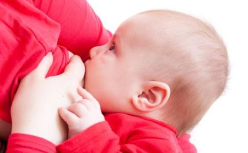 两个月的宝宝吃奶哭怎么回事