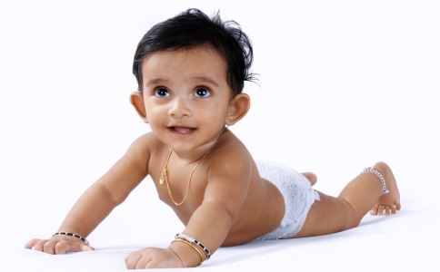 出生12个月宝宝的生长发育特征　