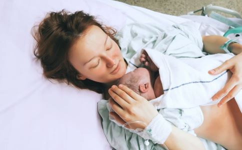孕期不同时期选哪个睡姿好？